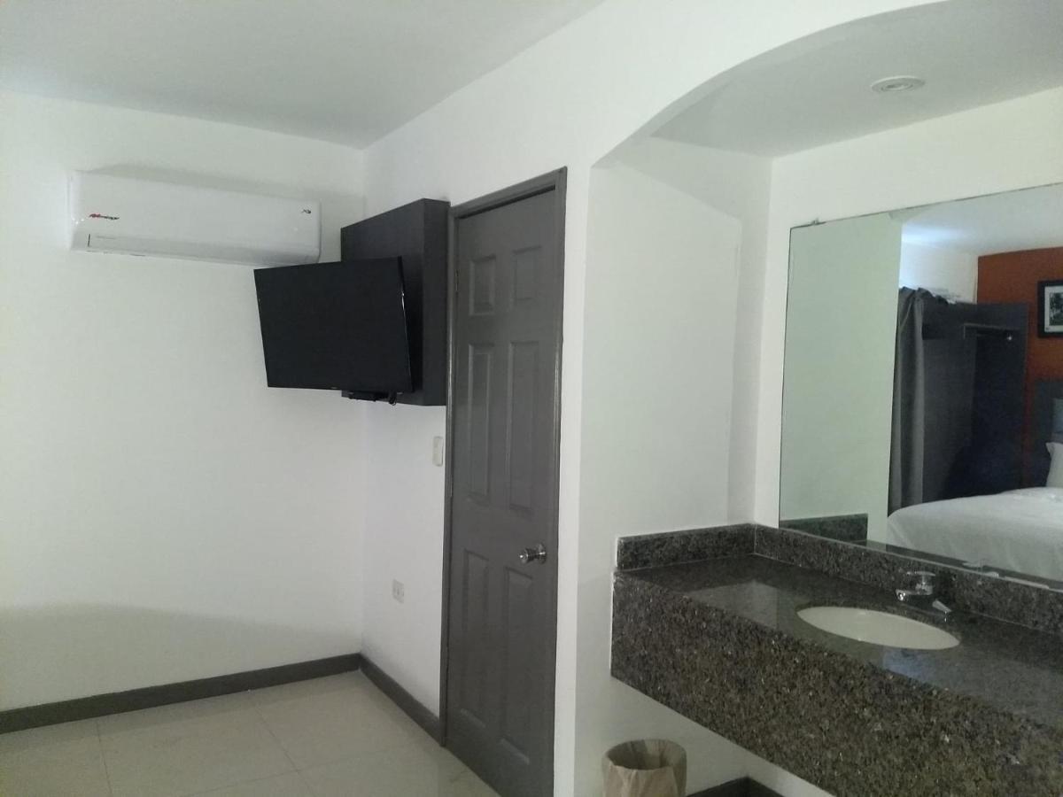 Sabinas Hidalgo Hotel El Rancho מראה חיצוני תמונה